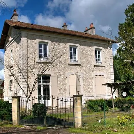 Holiday home Atypique Ancienne Gare D'issigeac,piscine Privee,petante,grand Terrain